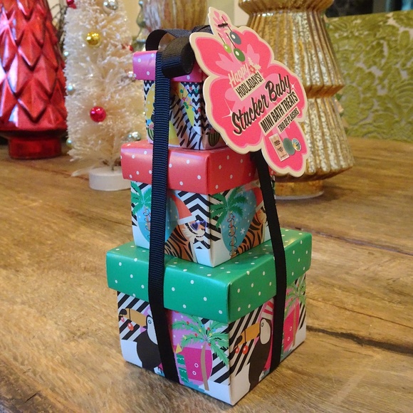 Happy Hooladays! Mini Bath Treats - Coconut Bath Salts, Bath Fizzer, & Lip Balm - Picture 6 of 7